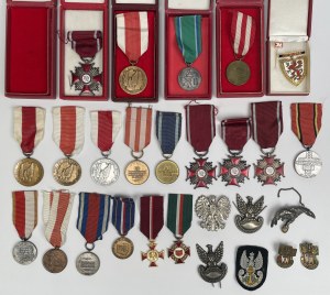 République populaire de Pologne, insignes et médailles - ensemble (27 pièces)