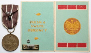 PSZnZ, Médaille - Pologne à son Défenseur + Carte d'identité et badge - pour le Tirailleur