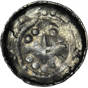R-, CNP VII cross denarius issued after 1070.