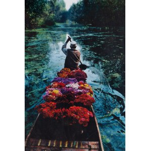 Steve McCurry (b. 1950), Kashmir Flower Seller, 1996