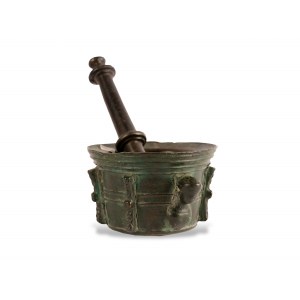 Ribbed mortar with two relief heads & pestle, 16./17. Century, Cast bronze