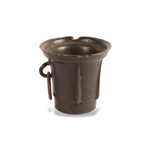 Mortar with a round handle and an iron ring, 16./17. Century, Cast bronze