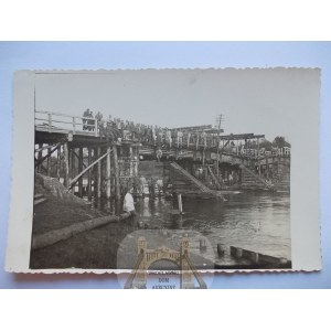 Uniejów, zniszczony most, 1939