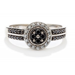 Ring with diamonds and black diamonds early 21st century jewelry