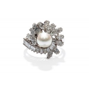 Pearl and diamond ring, France 20th/20th century jewelry