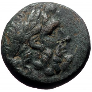 Phrygia, Apameia AE (Bronze, 9.00g, 20mm) ca. 88-40 BC. Heraklei-, and Eglo-, magistrates...