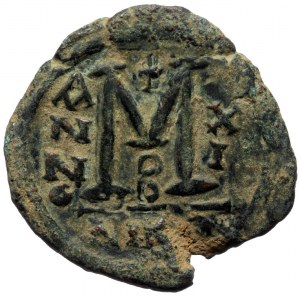 Justin II with Sophia (565-578) Æ Follis (Bronze, 30mm, 13.20g) Nicomedia, Dated RY 11 (575/6).
