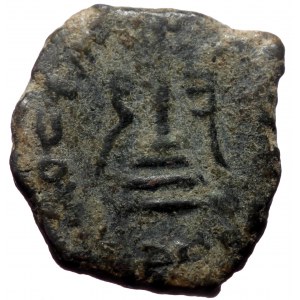 Islamic, Umayyad Caliphate (Arab-Byzantine coinage) 'Abd al-Malik ibn Marwan (AH 65-86 / AD 685-705). Æ Fals (Bronze, 17