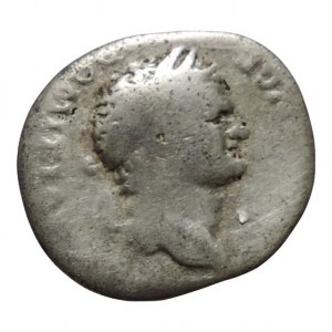 Domitian jako spoluvládce Vespasiana 69-79, denár, rv: jezdec doprava, pod ním COS V, RIC 957 (242)