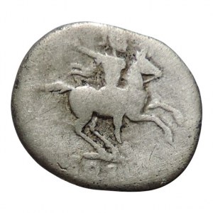 Domitian jako spoluvládce Vespasiana 69-79, denár, rv: jezdec doprava, pod ním COS V, RIC 957 (242)