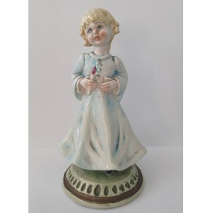 Porcelanowa figurka kobiety