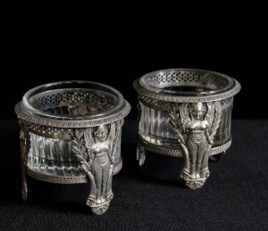 Para srebrnych solniczek ze szklanymi wkładami, Francja, XIX w. (po 1880)