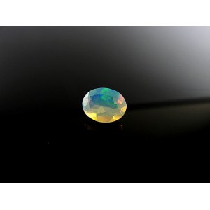 Opal Naturalny 0.90 ct. 7.5x5.8x4.4 mm. - Etiopia