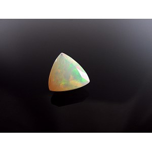 Natural Opal 1.90 ct. 9.5x9.5x6.2 mm. - Ethiopia