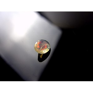 Natürlicher Opal 0,45 kt. 6,7x4,9x2,9 mm. - Äthiopien