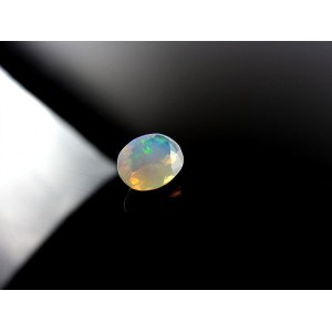 Opal Naturalny 1.00 ct. 8.2x6.3x4.2 mm. - Etiopia