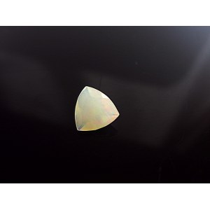 Natürlicher Opal 0,35 kt. 6,2 x 5,9 x 3,3 mm. - Äthiopien