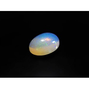 Natural Opal 0.85 ct. 7.9x6.0x3.2 mm. - Ethiopia