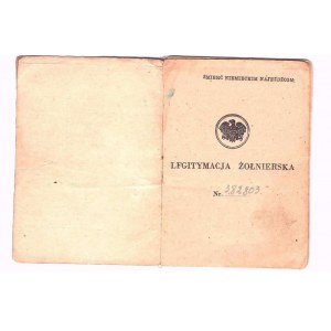 Zestaw dokumentów i odznak po starszym strzelcu Adamie Piotrowskim z 1 Armii WP