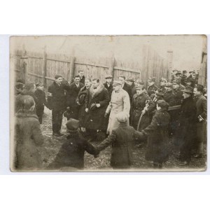 Photo, meeting of Joseph Pilsudski with children