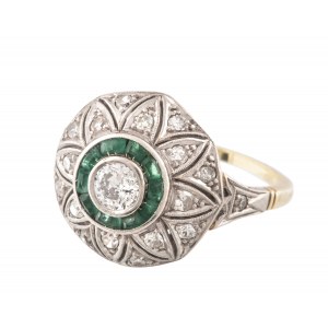 Ring with diamonds and emeralds, 1940s.