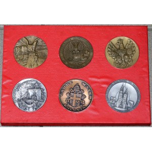 PRL, zestaw 6 sztuk ciekawych medali: 3 x Marszałek Józef Piłsudski, 3 x Papież Jan Paweł II