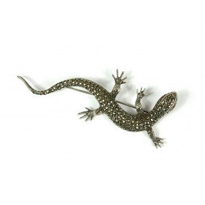 Brooch in the shape of a lizard with imitation stones on the back, weight 12.8g [78].