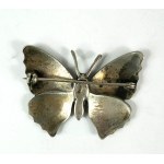Brosche in Form eines Schmetterlings mit funkelnden Zirkonias auf den Flügeln, Gewicht 11,4 g [82].