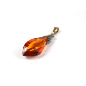 Pendant amber in silver setting, sample 925, signed PS, weight 4.8g [148].