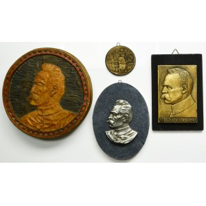 Set of patriotic medals and plaques (4 pcs.)