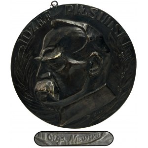Medallion with a bust of Józef Piłsudski 1925 - Olga Niewska