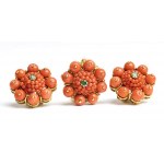 Demi parure comprising a ring and a pair of earrings In gold with Mediterranean coral and emeralds