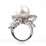 Gold, Australian pearl and diamonds ring