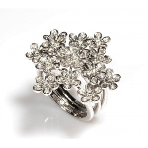 Tremblant flower motif diamond gold ring