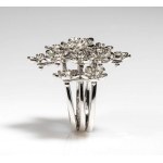 Tremblant flower motif diamond gold ring