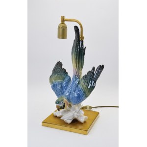 Lampa gabinetowa współczesna z dodaną figurą papugi autorstwa KARL ENS