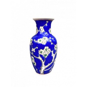 Porcelain vase, signed Daxon, hand-painted, France, circa 1970.