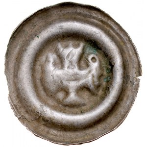 Slezsko, Brakteat široký 13. století, Av.:Slezská orlice, v místě hlavy bašta.