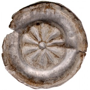 Knoflík brakteát 2. polovina 13. století, blíže neurčený okres, Av..: Desetilistá růžice s koulí uprostřed.