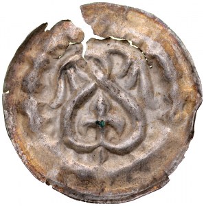 Knoflík brakteát 2. polovina 13. století, Gdaňské Pomořansko, Av.: Lilie, po stranách dvě propletené větve.