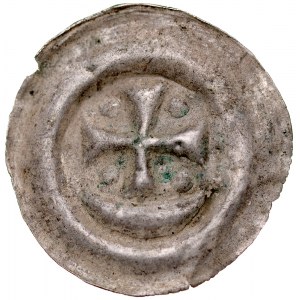 Knopfbrakteat 2. Hälfte des 13. Jahrhunderts, nicht näher bezeichnete Provinz, Av: Kreuz, zwischen seinen Armen Punkte, darunter ein Halbmond.