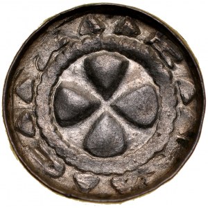 Denar krzyżowy XI w., Av.: Krzyż kawalerski, Rv.: Krzyż prosty, między ramionami dwa kółka i dwa owale.