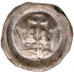 Button brakteat, Av: Crown, above it a cross supported by a dot, below it a star.