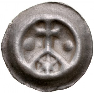 Button brakteat, Av: Cross supported on rafter, star below it, dots on sides.