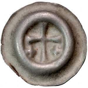 Button brakteat, Av: Latin cross, two crosses on the sides.