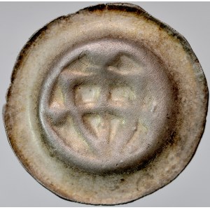 Button brakteat, Av.: Teutonic shield, dash above it, dot on sides.