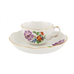 Tasse mit Untertasse in Blumen, Meissen, nach 1934.