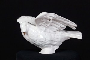 Sylwia WALANIA-TELEGA (ur. 1995), Gołąb biały z rozłożonymi skrzydłami, 2022