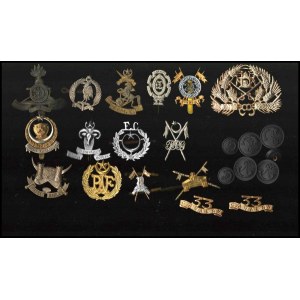 PAKISTAN Lot of 16 regimental badges and buttons