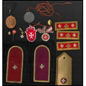 SMOM Lot of shoulder boards, shoulder tabs, badges, medals, a miniature and a seal
